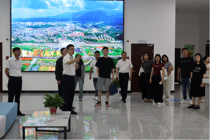 “零距离”体验“柴好办”——区行政审批局开展“政务开放日”活动